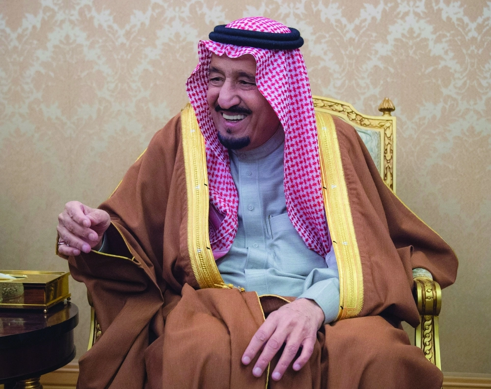 الملك سلمان خلال تشريفه حفل الزواج