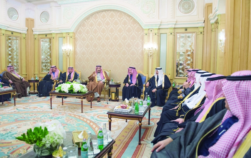 الملك سلمان خلال تشريفه حفل الزواج