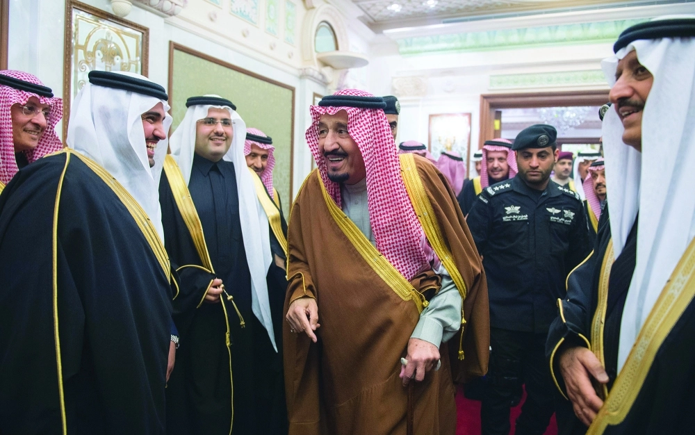 الملك سلمان خلال تشريفه حفل الزواج