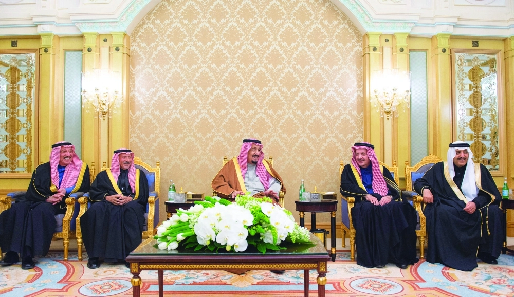 الملك سلمان خلال تشريفه حفل الزواج