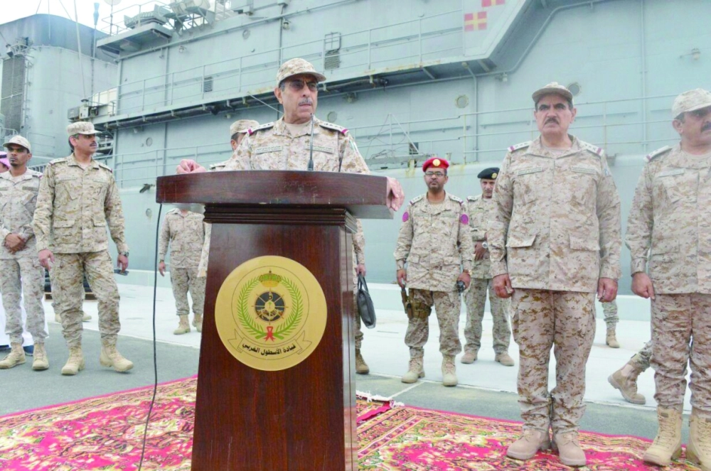 عبدالرحمن البنيان يلقي كلمته لأفراد الفرقاطة