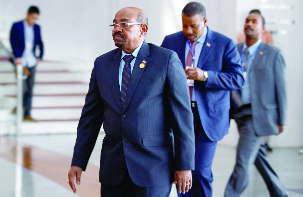 الرئيس البشير لدى مشاركته في القمة الأفريقية بأديس أبابا          (رويترز)