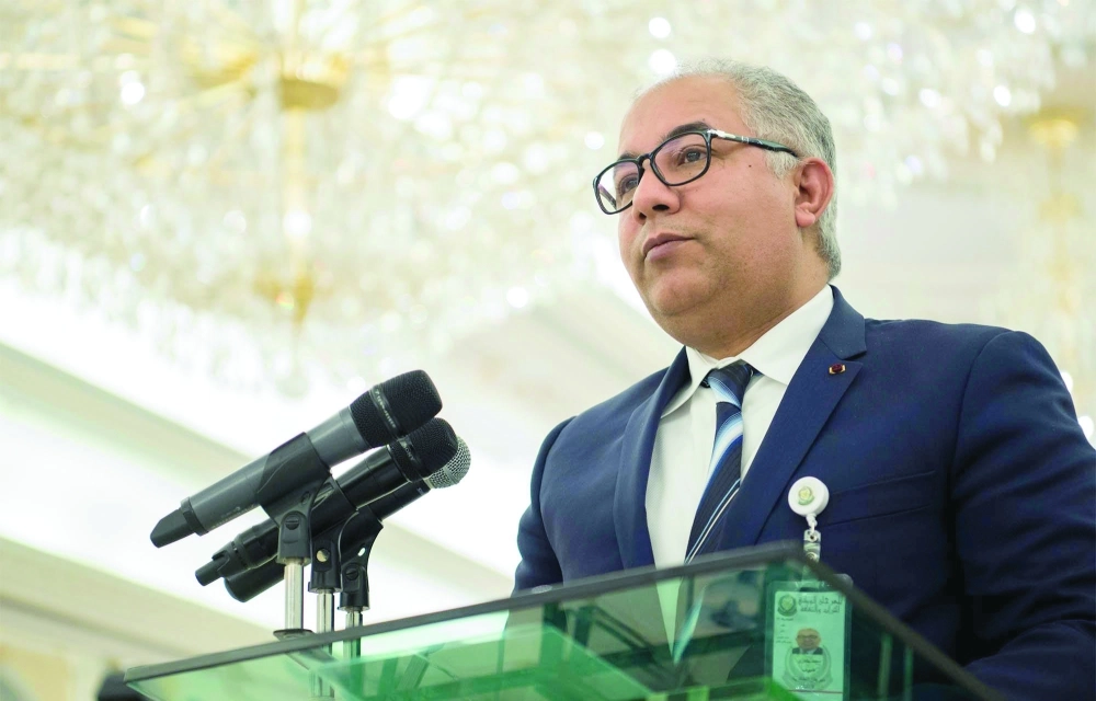 محمد بشاري ملقيا كلمة ضيوف المهرجان