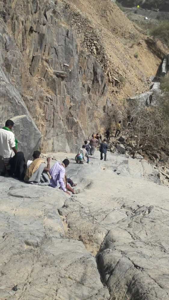 مخالفون لحظة القبض عليهم   (مكة)