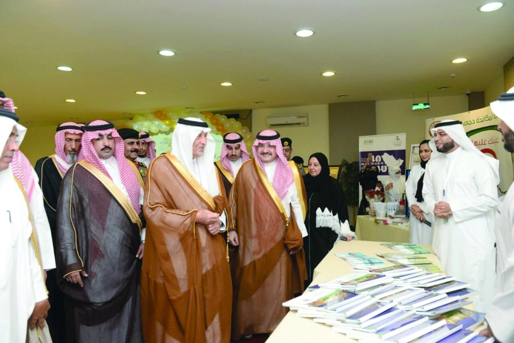 خالد الفيصل ومشعل بن ماجد خلال التدشين (محمد يحيى)