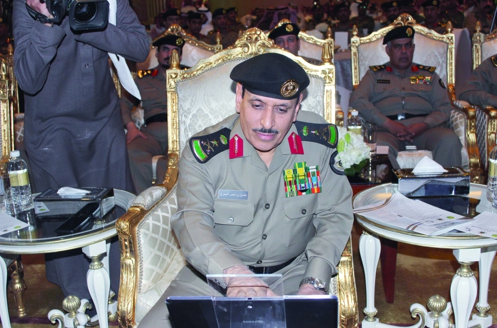 عثمان المحرج مدشنا بوابة أمن أمس                                      (مكة) 