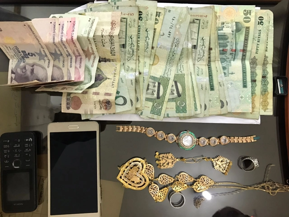 ذهب وجوالات ومبالغ حرزتها الشرطة (مكة)