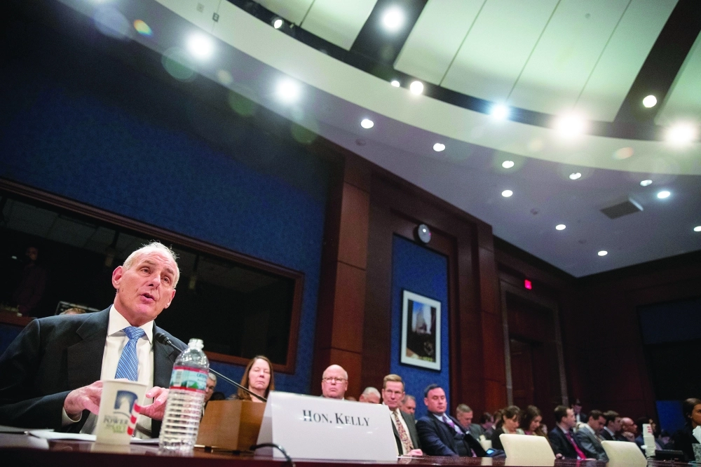 جون كيلي متحدثا في مجلس النواب                                             (أ ب)