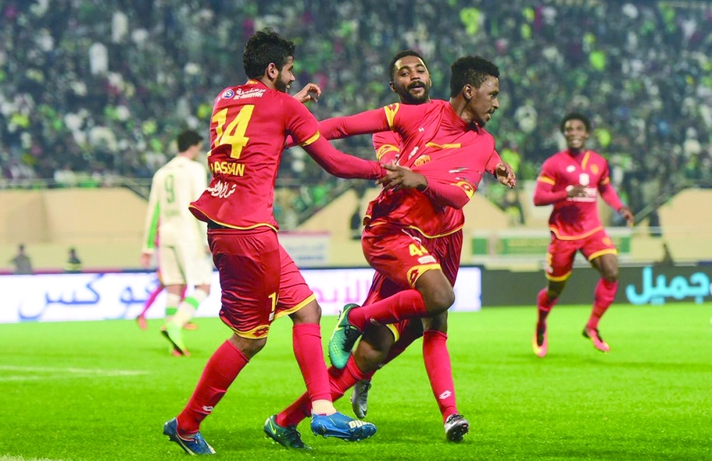 عبدالمحسن فلاتة ينطلق فرحا بالهدف الثاني                  (إعلامي القادسية)