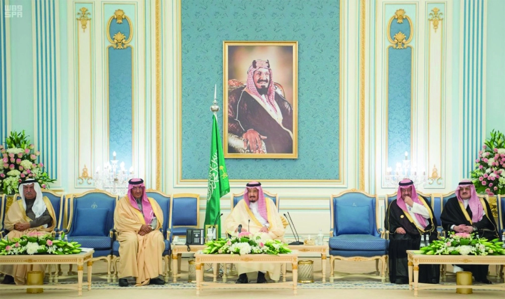 الملك سلمان لدى استقباله عادل الجبير وكبار مسؤولي وزارة الخارجية ورؤساء بعثات المملكة في الخارج                            (بندر الجلعود)