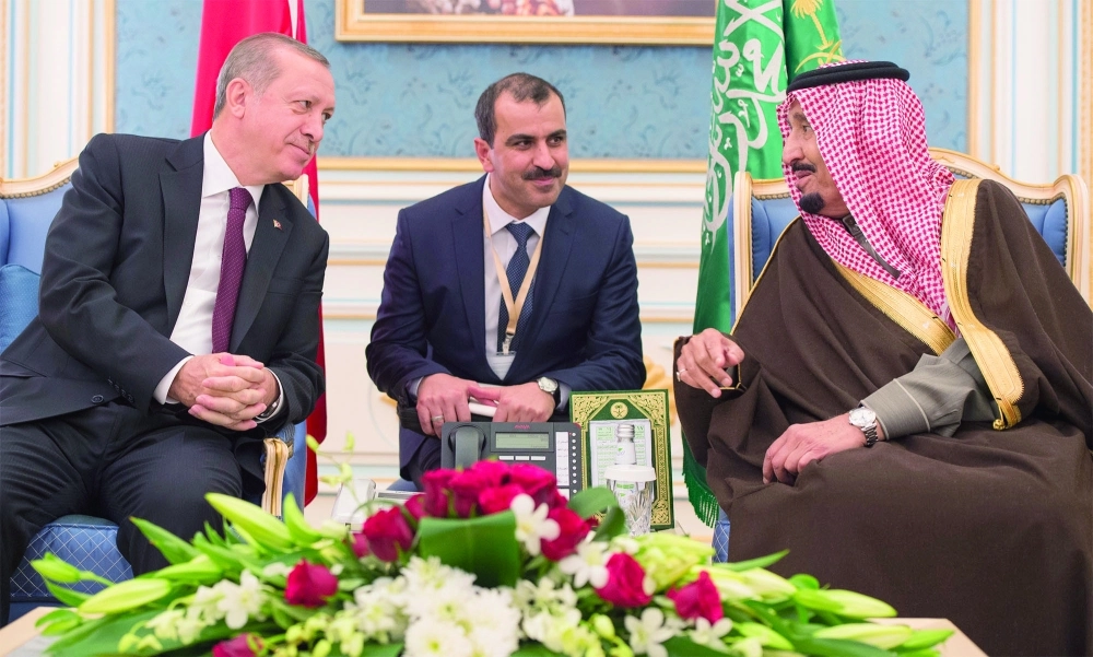 الملك سلمان وإردوغان خلال اللقاء 