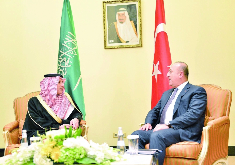 عادل الجبير خلال لقائه مولود أوغلو في مقر إقامة إردوغان (واس)