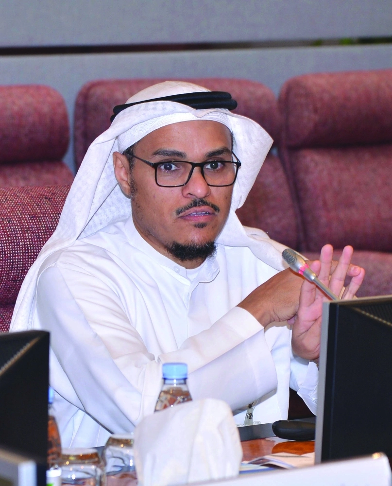 السلامة يتحدث في الورشة أمس (مكة)