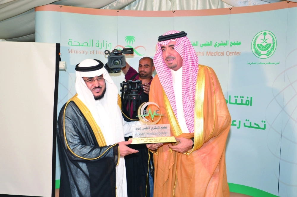 عواض البشري يكرم عدنان خوجة              (مكة)