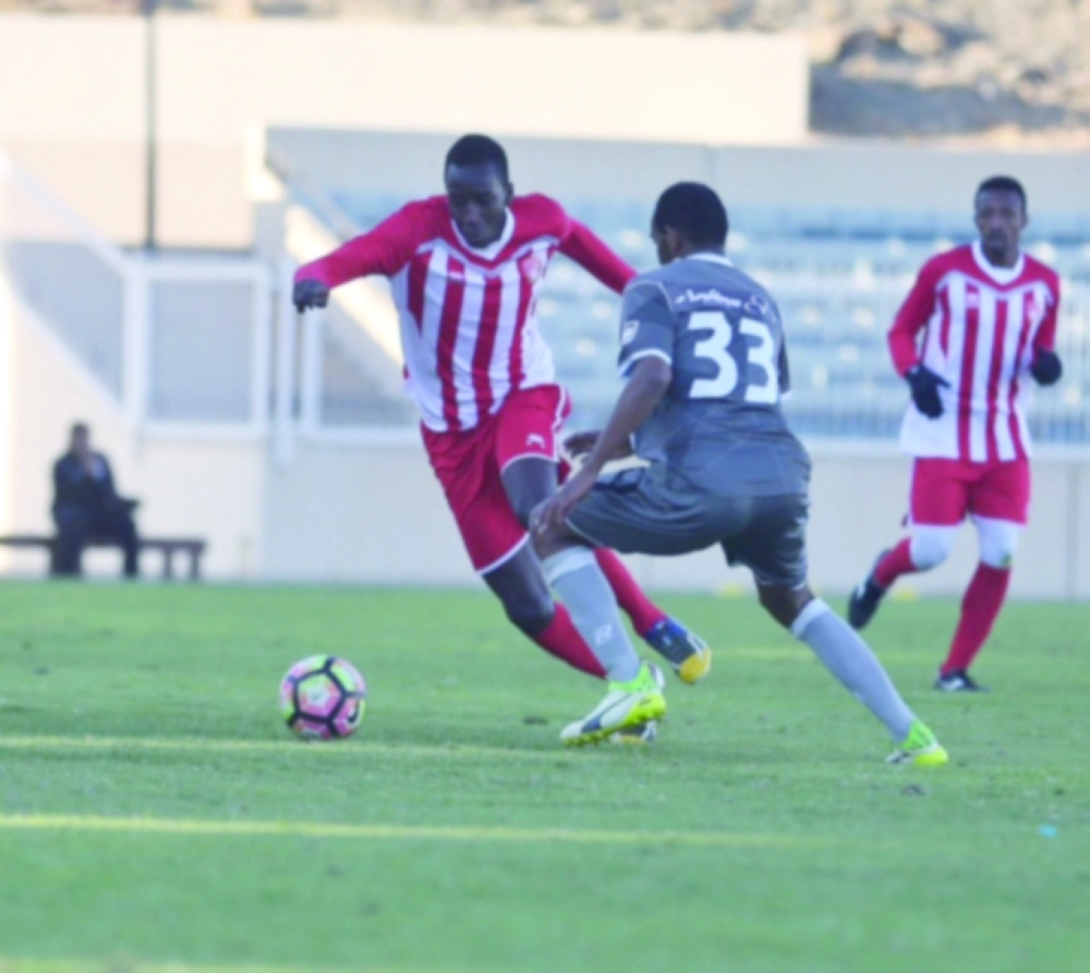 من لقاء ضمك والطائي في الجولة الماضية (مكة)