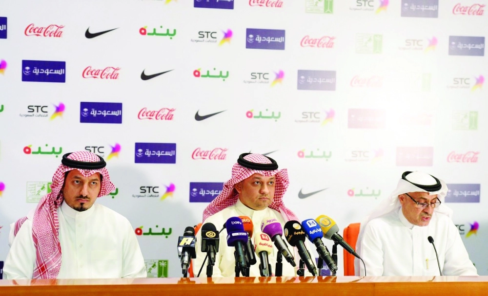 عادل عزت وياسر المسحل خلال المؤتمر الصحفي أمس الأول                               (مكة)