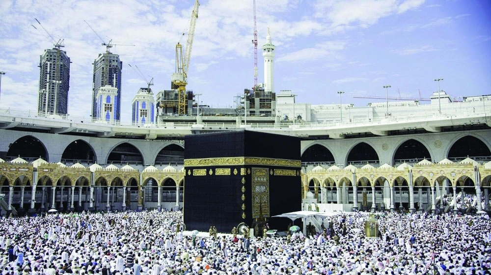 مصلون في الحرم أمس                          (واس) 