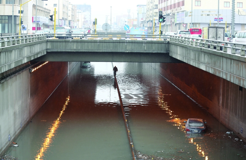 نفق المعجل عند تقاطع طريق الملك فهد مع عثمان بن عفان بالدمام                  (حمدان الدوسري)