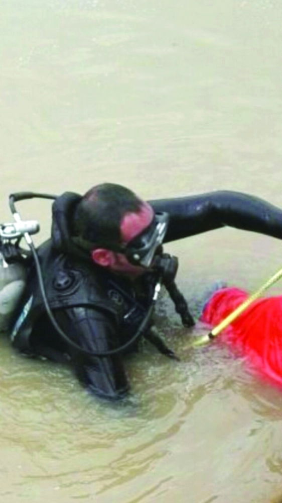 فرق الدفاع المدني تباشر الحادثة (مكة)