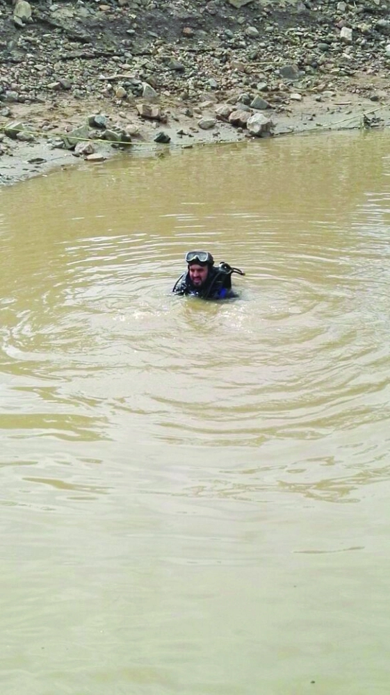 فرق الدفاع المدني تباشر الحادثة (مكة)