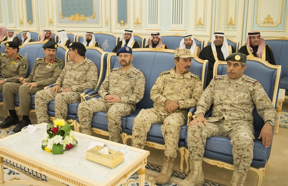 عدد من القيادات العسكرية خلال اللقاء