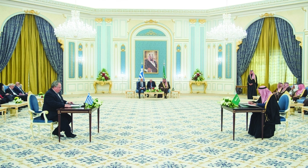 توقيع لإحدى مذكرات التفاهم