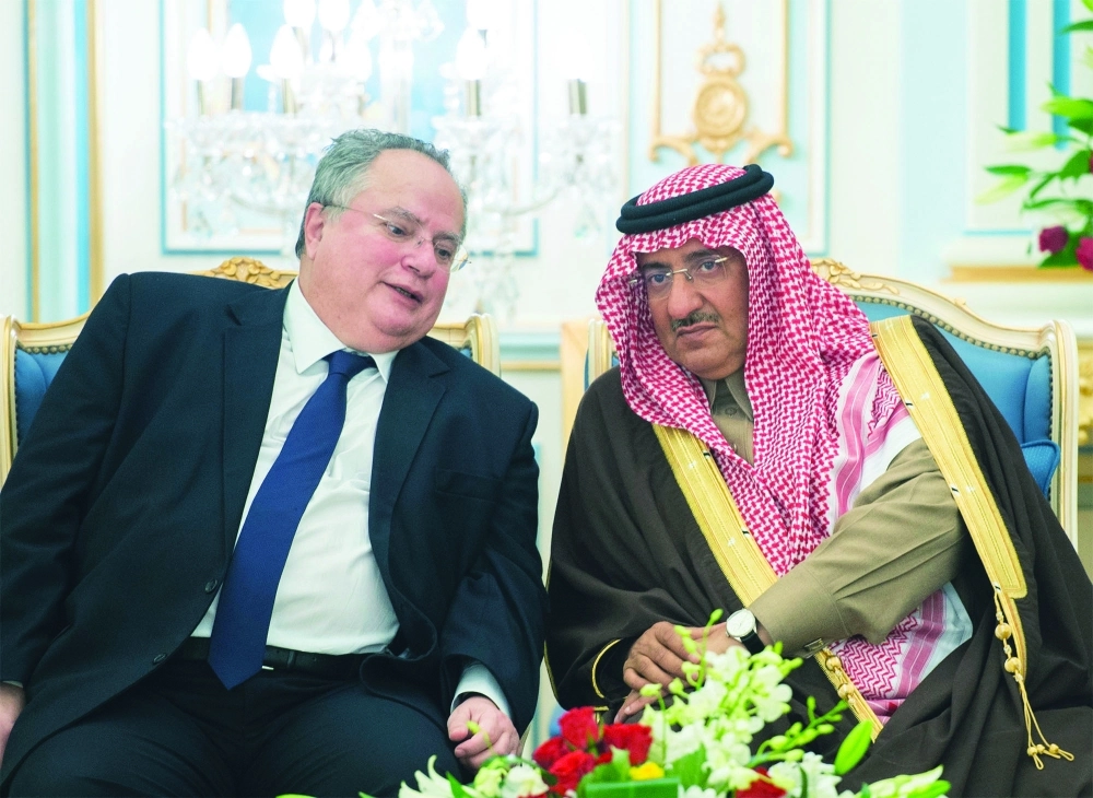 الأمير محمد بن نايف خلال اللقاء