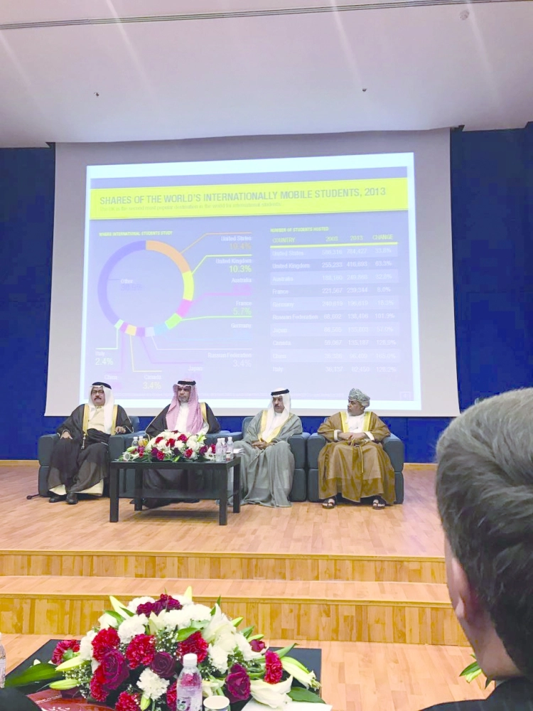 أحمد العيسى خلال المؤتمر                                                            (مكة)