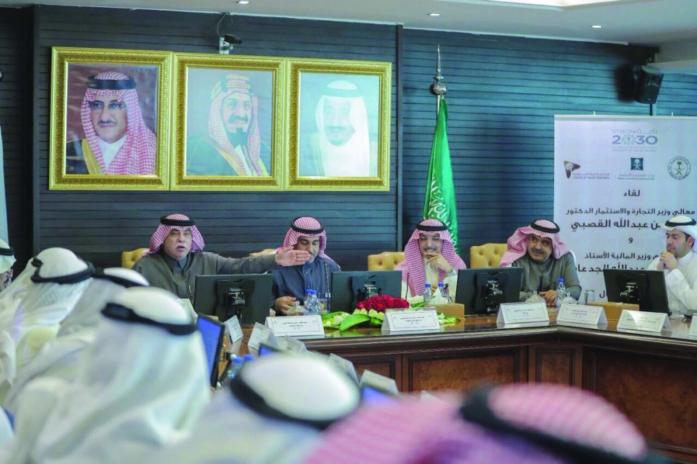 وزيرا المالية والتجارة في لقاء مجلس الغرف أمس                                 (مكة)