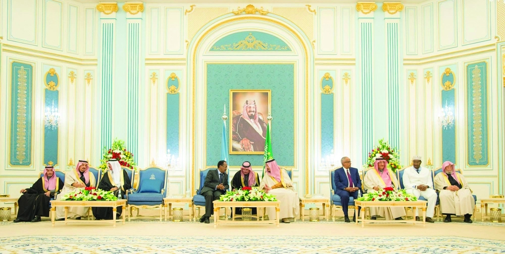  خادم الحرمين في حديث مع محمد فرماجو 