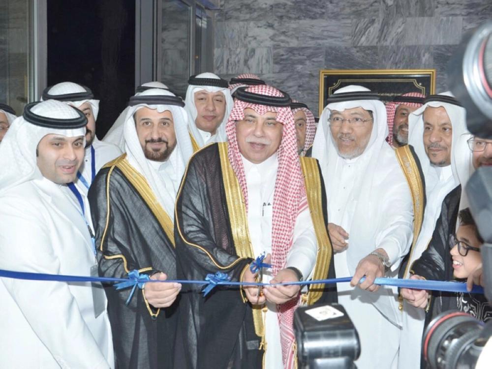 ماجد القصبي وماهر جمال وأسامة البار خلال قص شريط الافتتاح