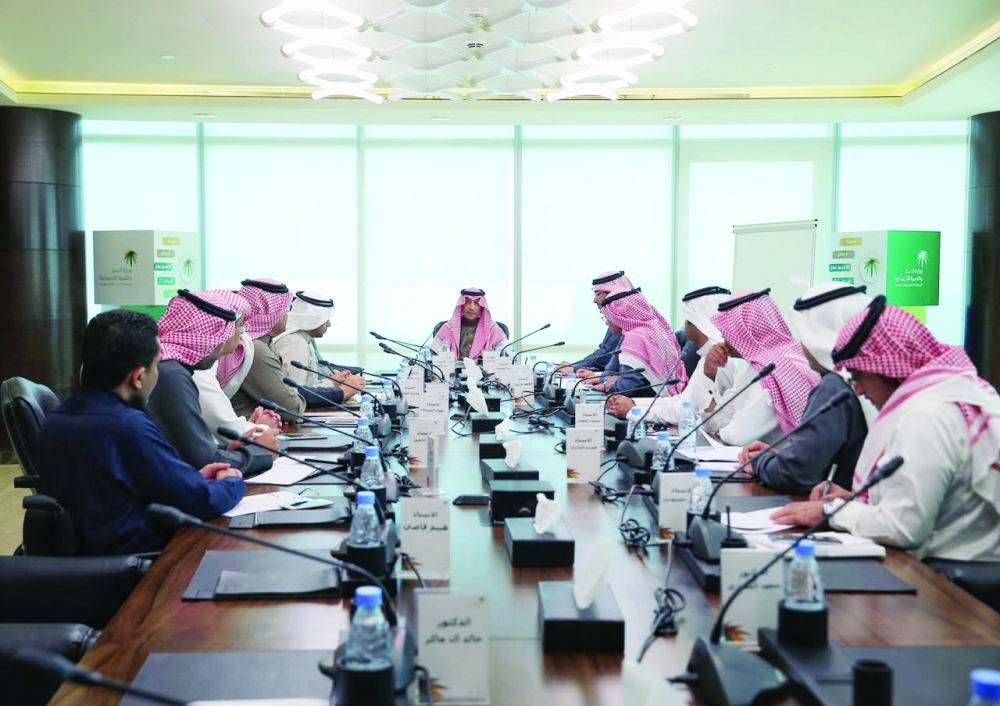   الغفيص خلال اجتماعه بمجلس الغرف (مكة)