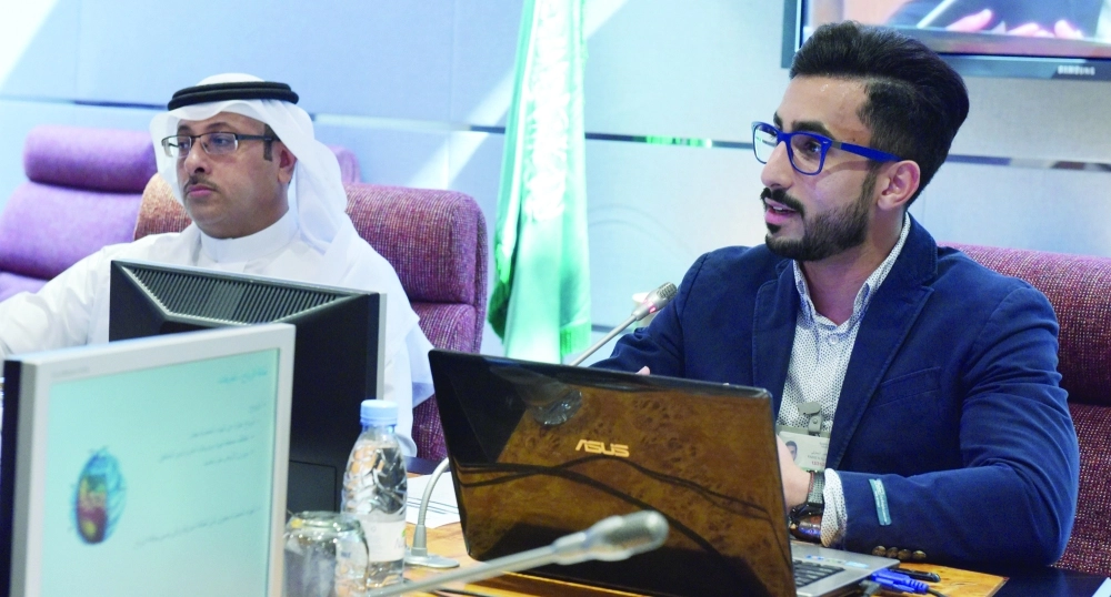 الحارثي يتحدث في الورشة                                                                                                                (مكة)