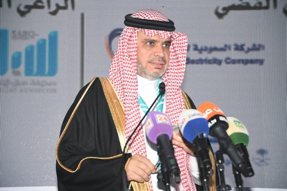 أحمد العيسى خلال المؤتمر   (مكة) 