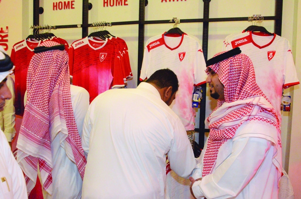  جانب من الأطقم المعروضة في المتجر                        (عبدالمحسن دومان)