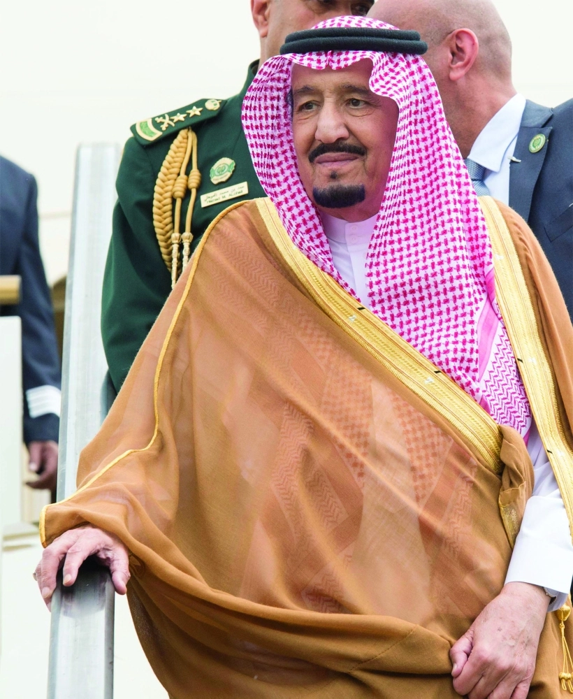 الملك سلمان لدى وصوله جاكرتا