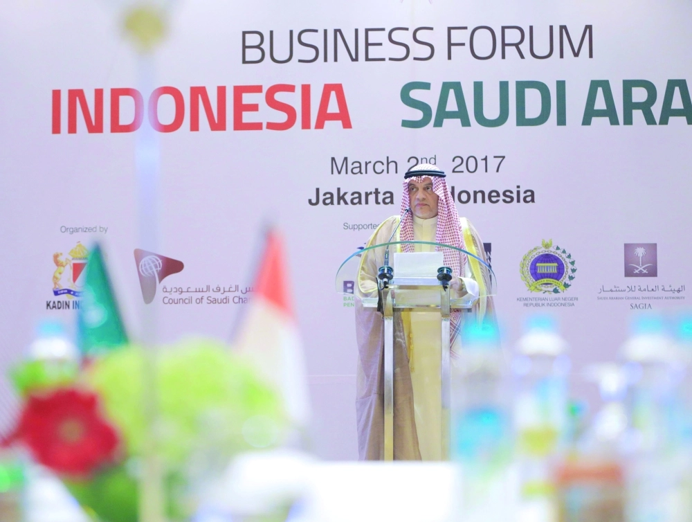 الغسان يلقي كلمة وزير التجارة 