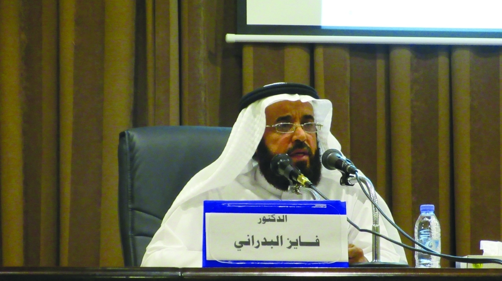 فايز البدراني متحدثا أثناء المحاضرة                                   (مكة) 