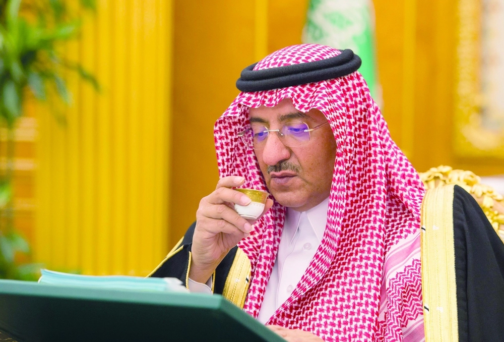 نائب خادم الحرمين خلال ترؤسه جلسة المجلس في قصر اليمامة بالرياض اليوم (واس)  