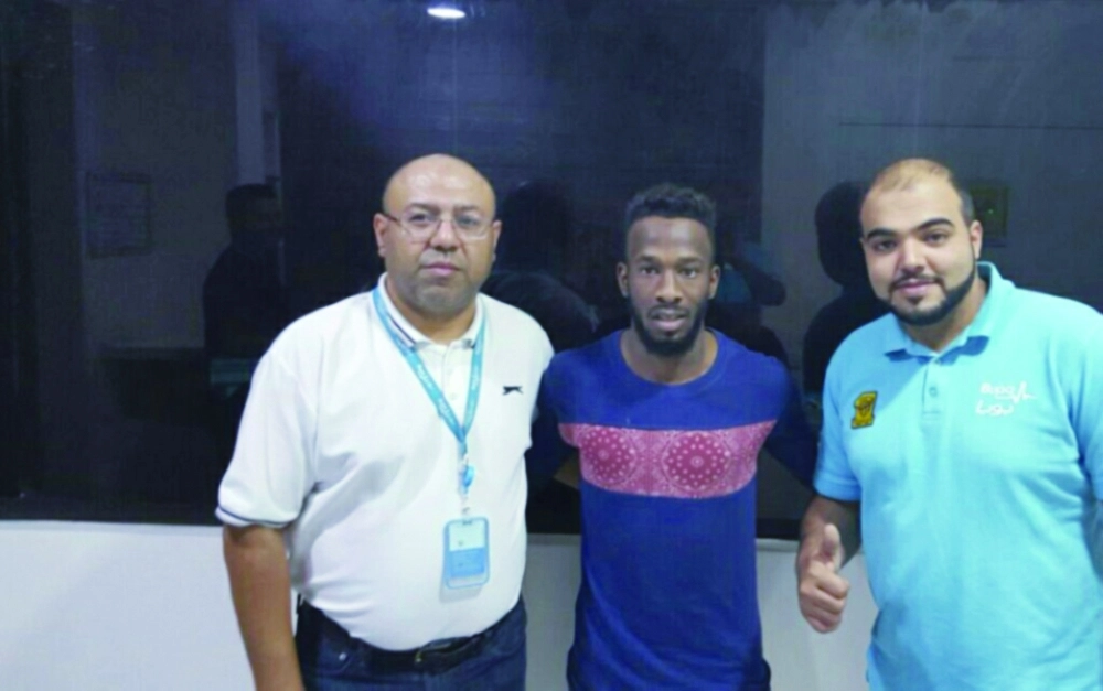 فهد المولد يتوسط مسؤولي بوبا بعد نتيجة الفحص                    (مكة)