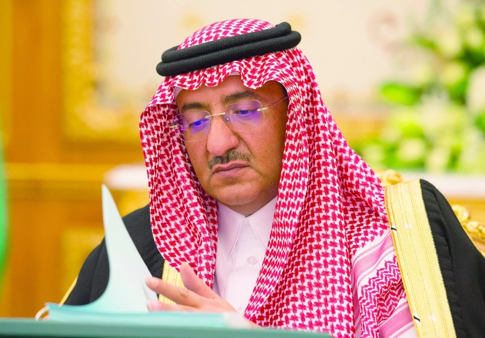 نائب خادم الحرمين خلال ترؤسه جلسة المجلس في قصر اليمامة بالرياض أمس (واس)  