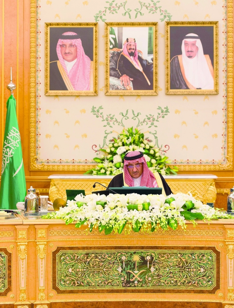  نائب خادم الحرمين خلال ترؤسه جلسة المجلس في قصر اليمامة بالرياض أمس (واس)  