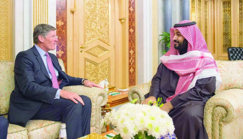 .. وخلال لقائه مايكل كوربات في مكتبه بالرياض