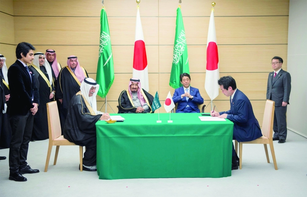 من توقيع الاتفاقات