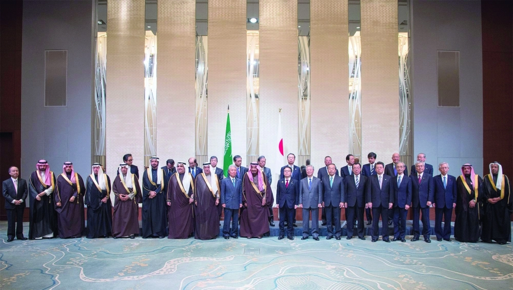 خادم الحرمين لدى تشريفه منتدى الأعمال للرؤية السعودية اليابانية 2030 (واس) 