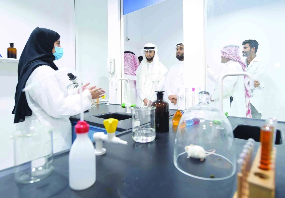  الجضعي والجلاجل يطلعان على فعاليات الحملة                                          (مكة)