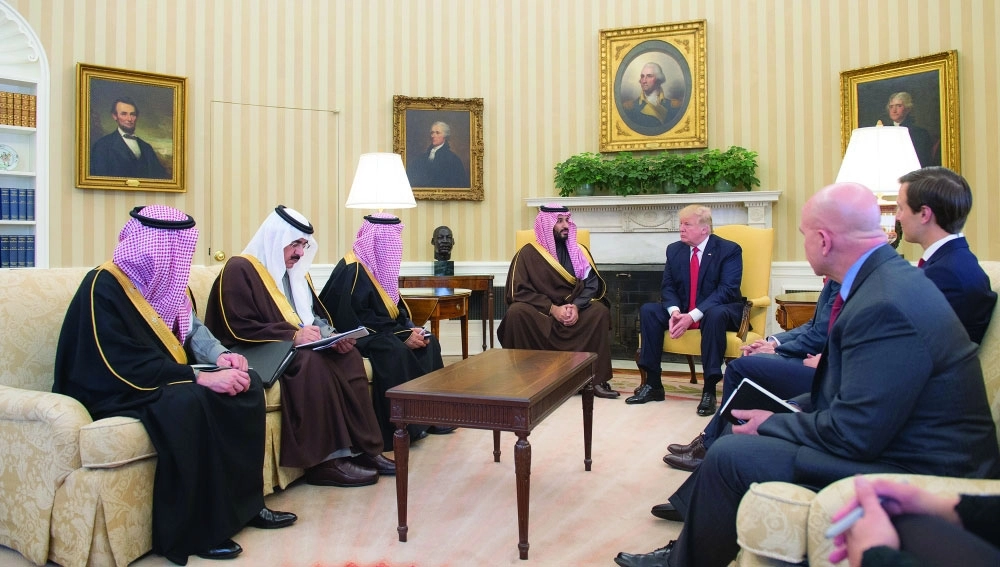 الأمير محمد بن سلمان أثناء لقائه دونالد ترمب في البيت الأبيض أمس                                                                                    (واس)