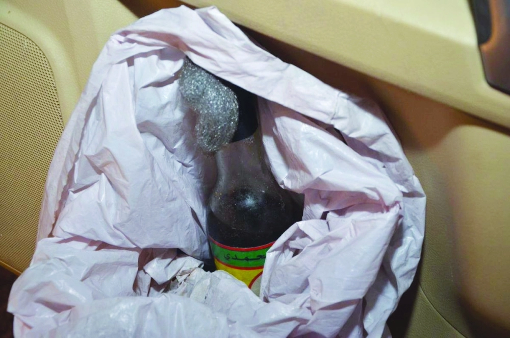 زجاجة المولتوف داخل المركبة  (واس) 