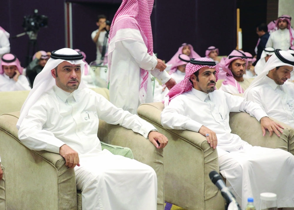 وزير الإسكان يتابع المؤتمر الصحفي