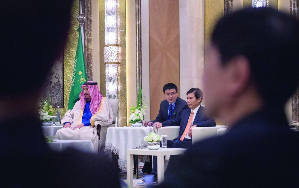 الملك سلمان  لدى تشريفه حفل المنتدى الاستثماري السعودي الصيني (واس)